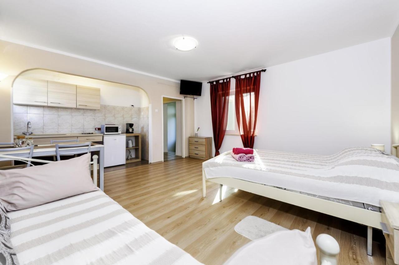 Studio Sony Rovinj Buitenkant foto